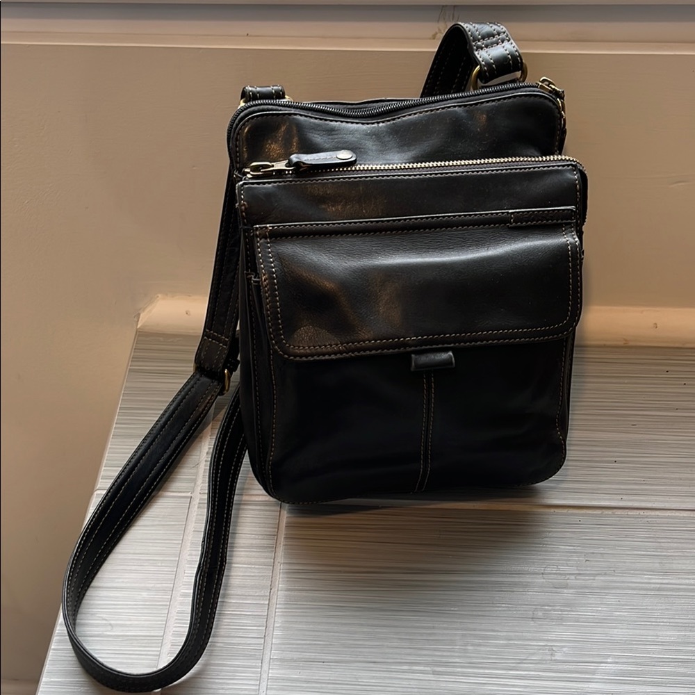 Fossil Vintage Leather Cross Body Travel Bag with Adjustable Strap